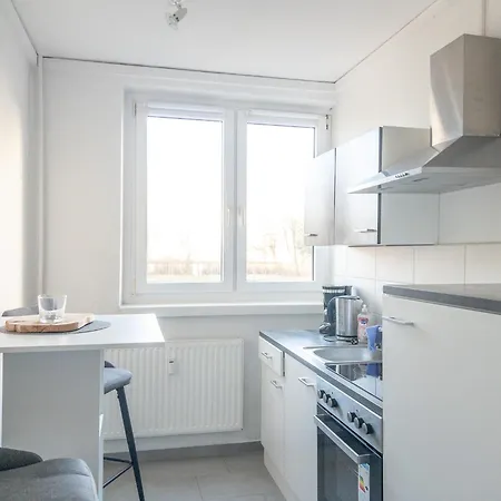 3 Zimmer, Balkon, Einzelbetten, Kueche *