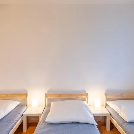 شقة 3 Zimmer, Balkon, Einzelbetten, Kueche